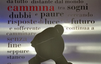 Oumo cammina Serie DIBOND